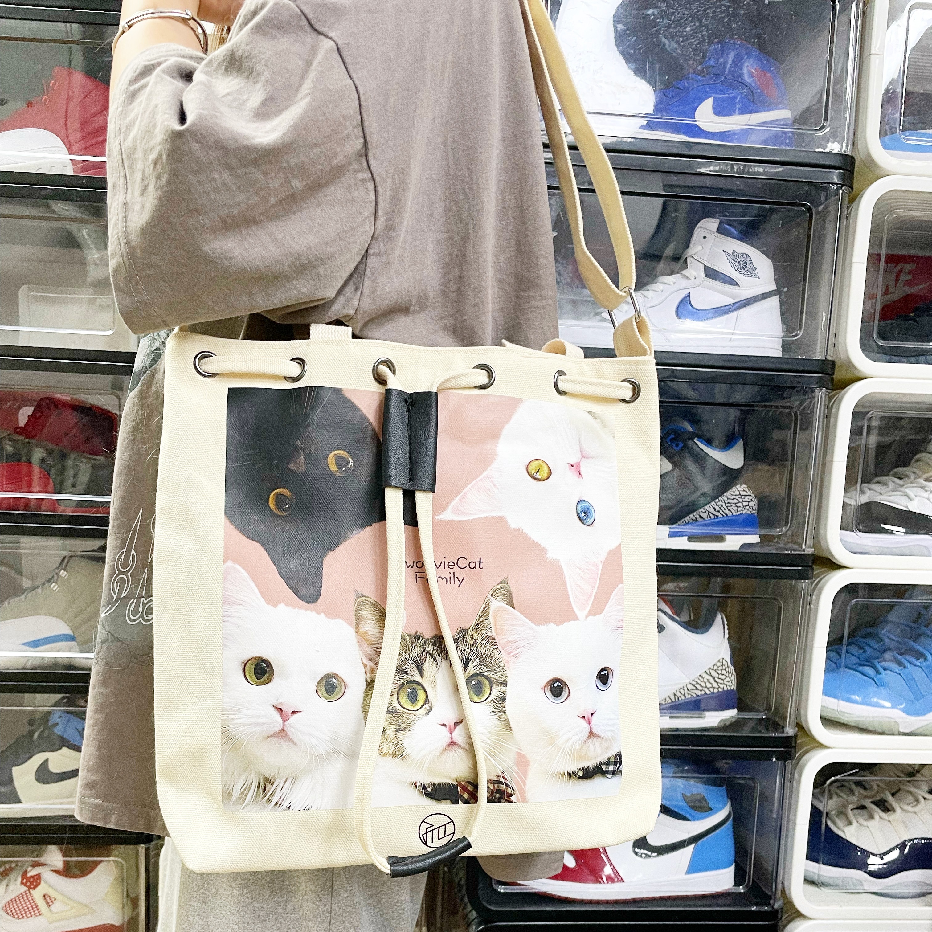 D1BC5D9E-28F1-409C-9539-1DF6B7ABCB52