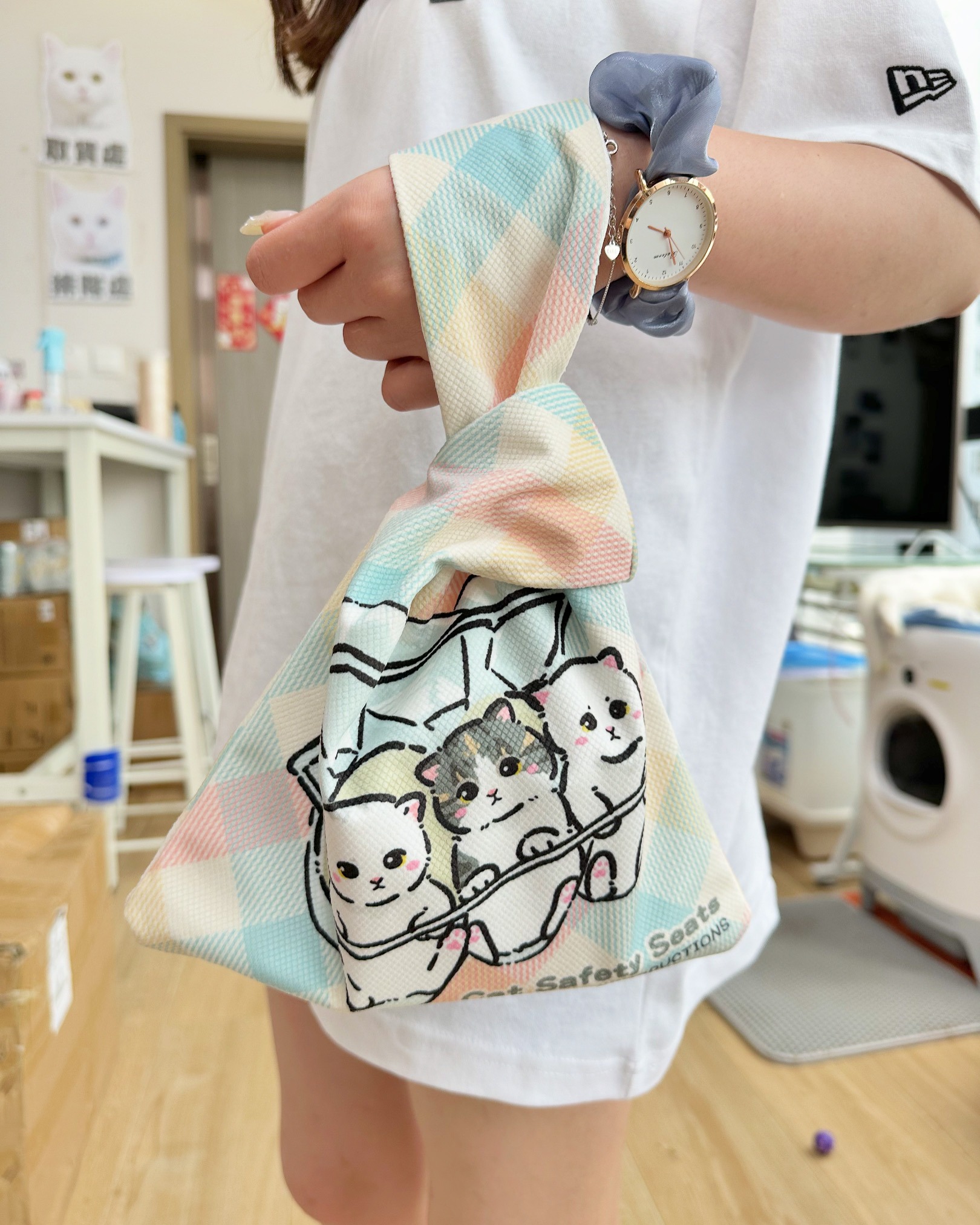 4BB5EEBF-64F5-4BA6-8BEF-E666CE9A1695